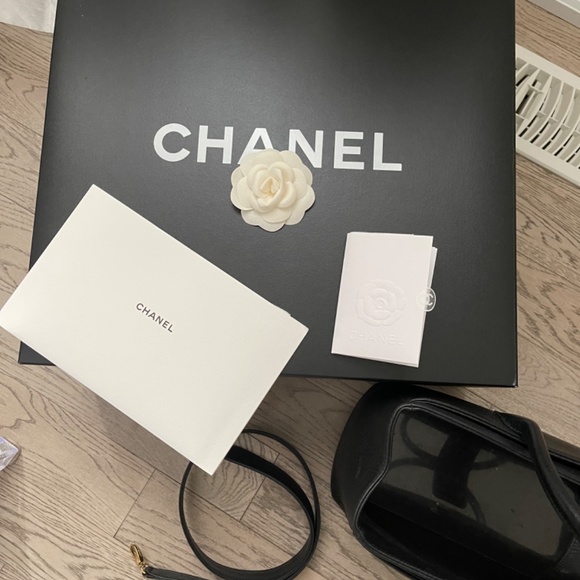 Chanel Executive Cerf Tote In calf leather, black with gold hardware - Picture 2 of 13